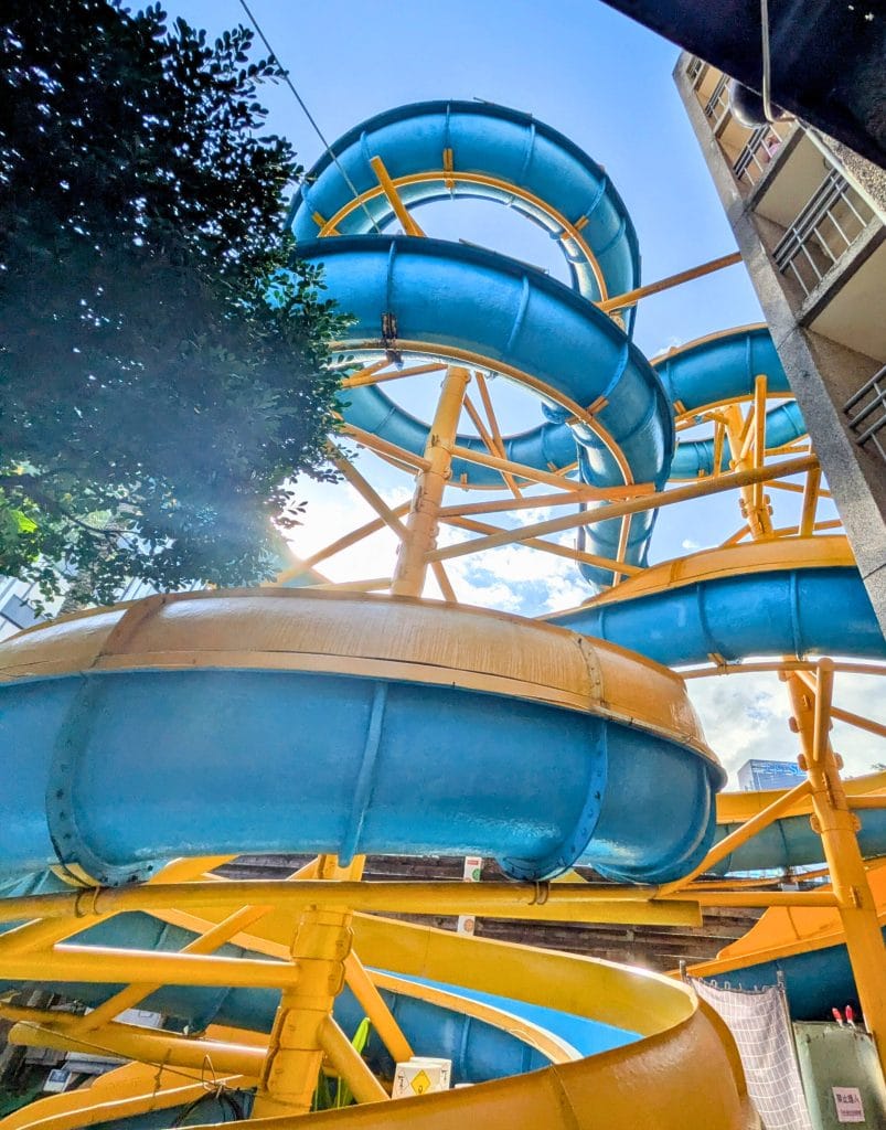 Five-storey spiral waterslide at Art Spa Hotel in Jiaoxi, Taiwan, set against a bright blue sky – a top family attraction for kids and adults alike.